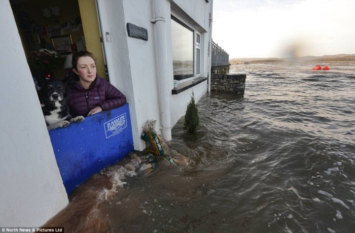U nedavnim olujama nastradala je i Cumbria s velikim plimnim valom i poplavama.
