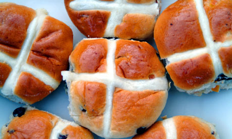 Uskršnji kolači ili sirnice su također preuzete iz poganskih običaja i svetkovina. 