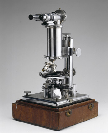 Mikroskop Rife No. 5 ili prizmatički komponirani uređaj je bio jedna od najnaprednijih uređaja s početka XX, vijeka, pa ipak ostao je samo na prototipu.