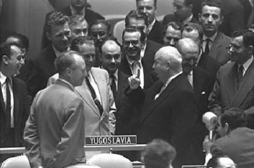 Odnosi između SFRJ i SSSR su se normalizirali tek sastancima Tita i Khrushcheva, na slici vidite njih dvoje na zasjedanju skupštine UN-a.