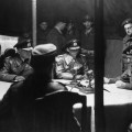 britanski stožerni general Bernard Montgomery sastavlja uvjete kapitulacije nacističke Njemačke